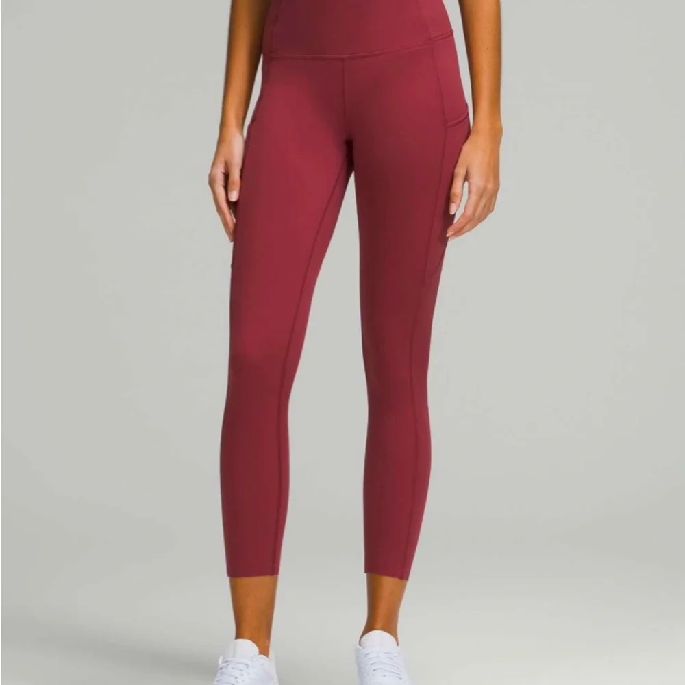 Lululemon Fast and Free high rise legging 25” Mulled Wine - Picture 2 of 5